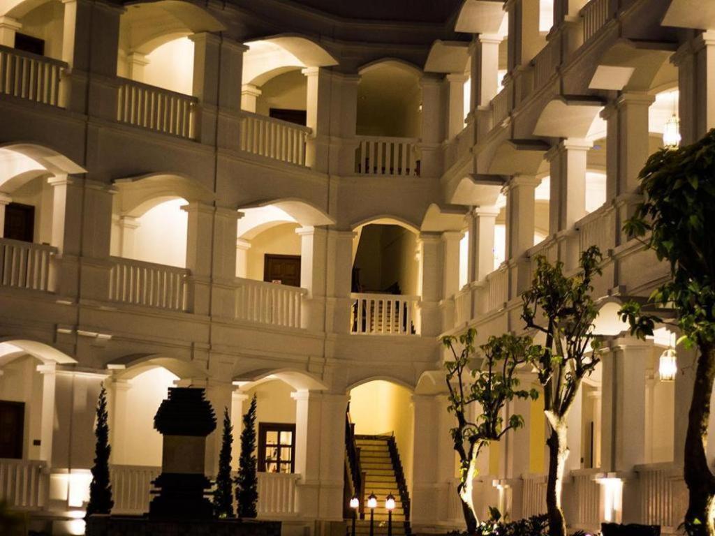 Ammi Cepu Hotel Exterior photo