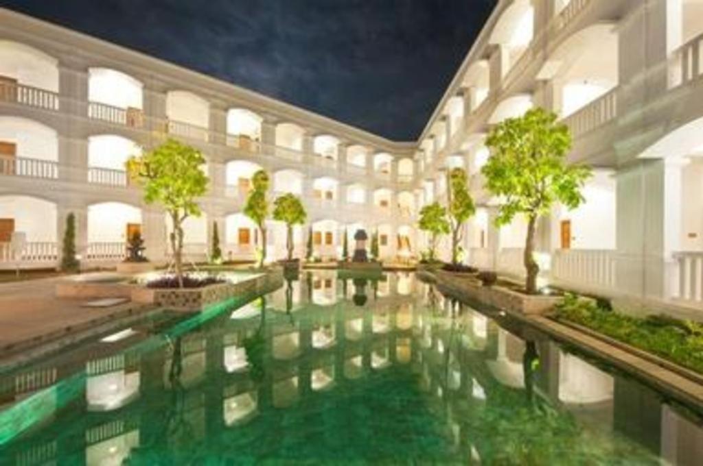 Ammi Cepu Hotel Exterior photo